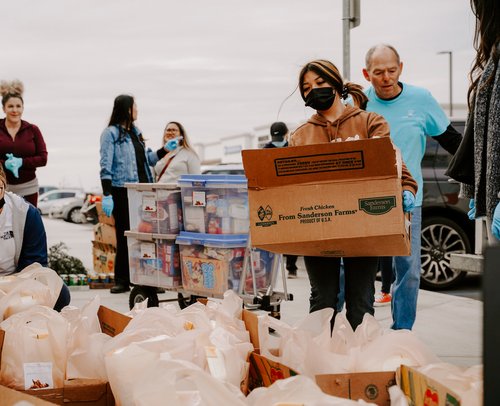 Multiple people working a Thanksgiving food drive